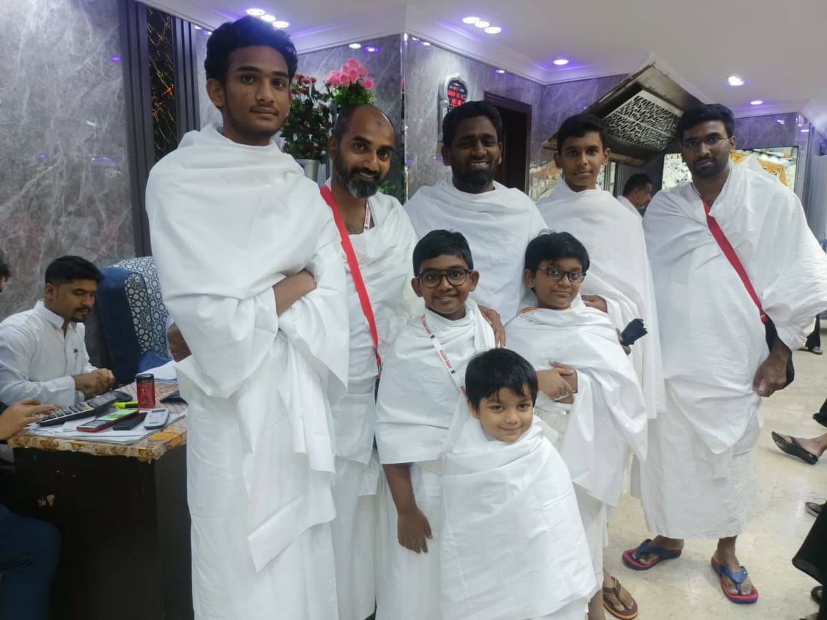 Hajis inside Burj-ar-Rayyan
